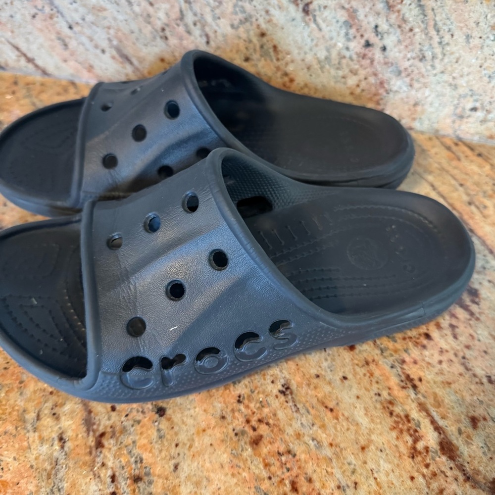 CROCS Men’s 7 or Women’s Size 9 Black Slides Sandals - Picture 2 of 4